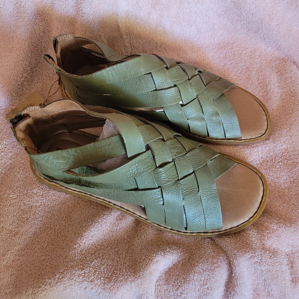 NWT Born Iwa Woven Leather Sandal Sage, size 11, zippered back heels